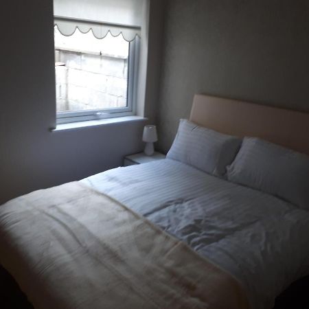 One Double Bedroom Flat Dublin Bagian luar foto
