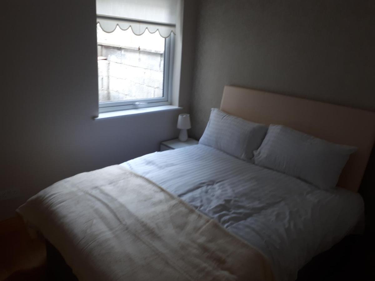 One Double Bedroom Flat Dublin Bagian luar foto